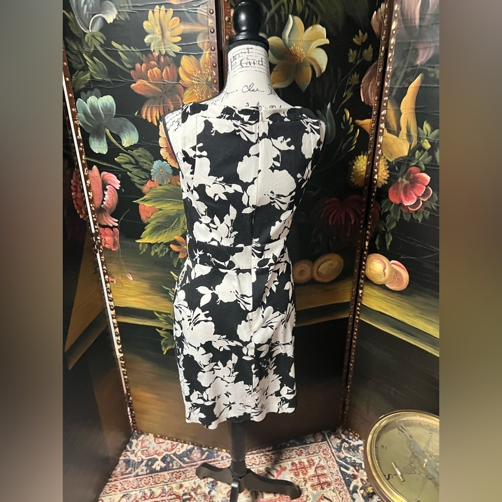 Chaps Sleeveless Black & White Zip Back Floral Print Dress Size 6 (D4) - Picture 7 of 10